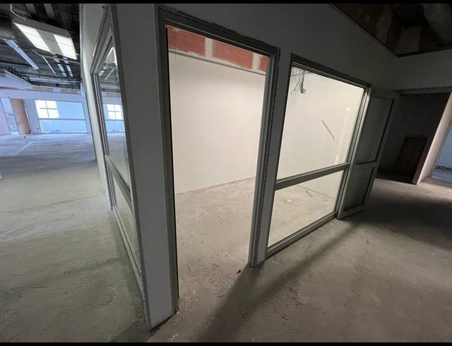 454M² BUSINESS TO LET IN CENTURY CITY